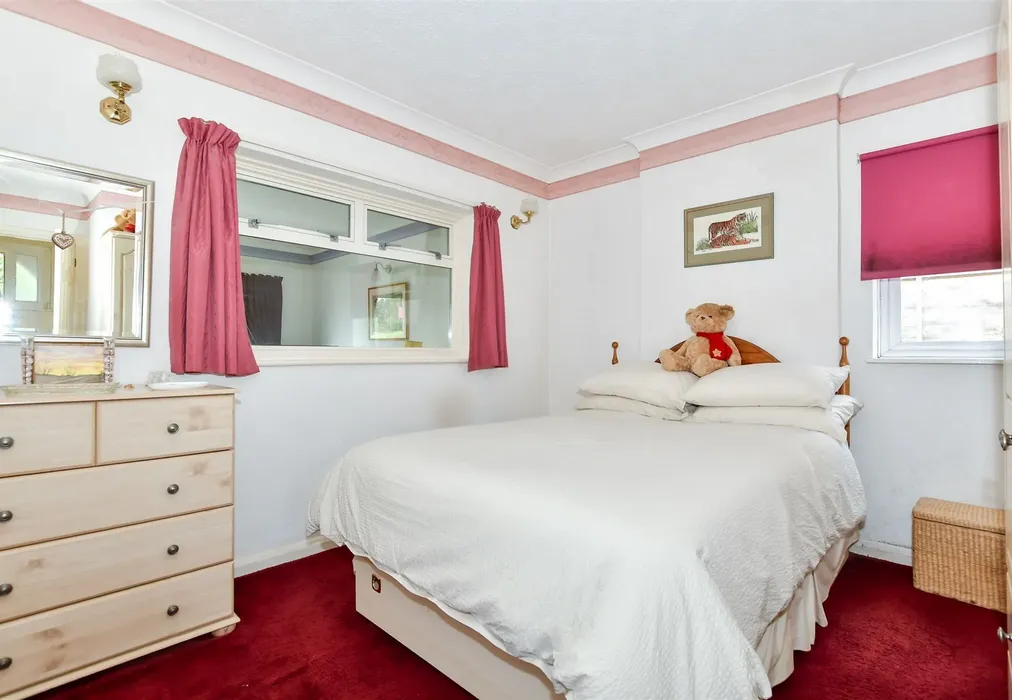 Bedroom 1 - Tonbridge Road, Wateringbury, Kent - Wards of Kent