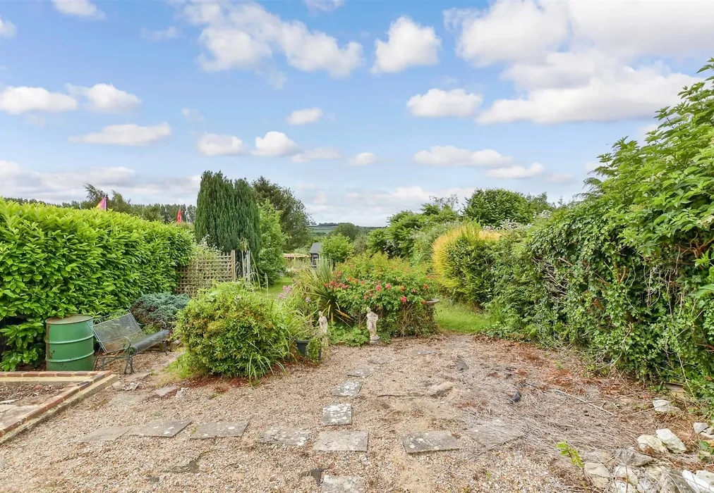 Rear Garden - Tonbridge Road, Wateringbury, Kent - Wards of Kent