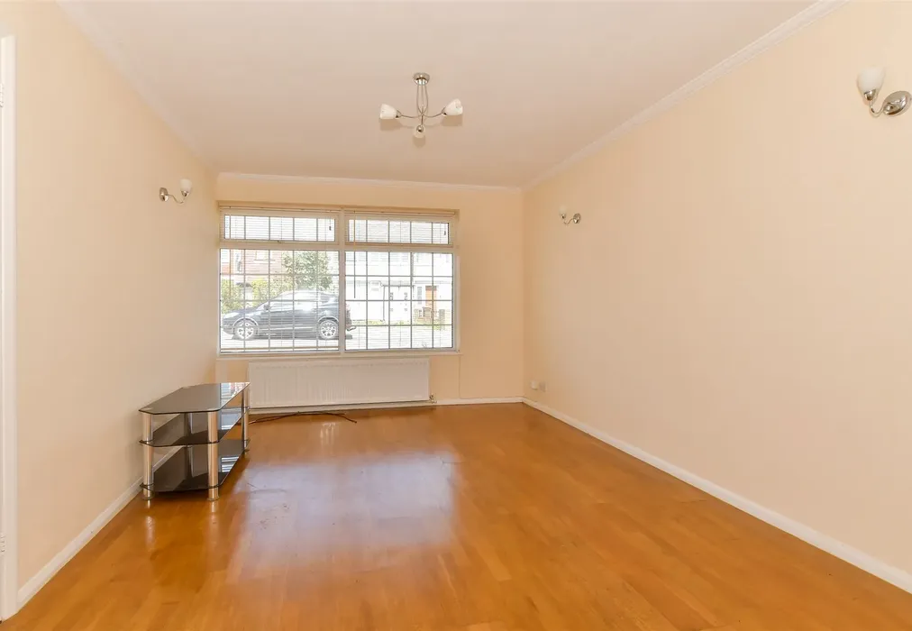 Lounge - Green Lane, Isle Of Grain, Rochester, Kent - Wards of Kent