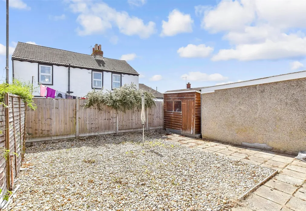 Rear Garden - Green Lane, Isle Of Grain, Rochester, Kent - Wards of Kent