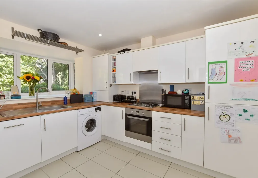Kitchen - Bluegown Avenue, Leybourne, West Malling, Kent - Wards of Kent