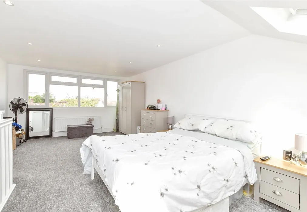 Bedroom 1 - Ernest Road, Portsmouth, Hampshire - Wards of Kent