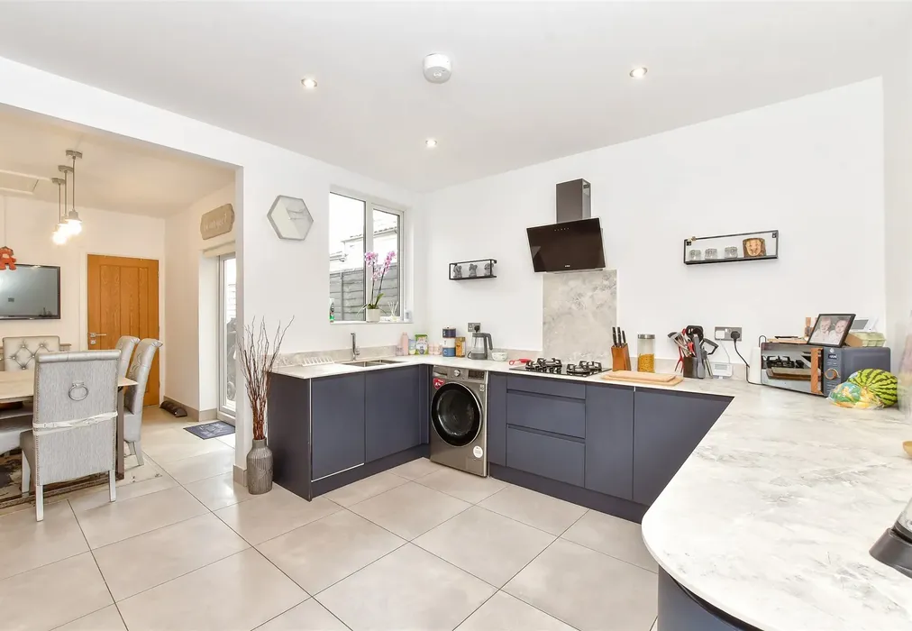 Kitchen - Ernest Road, Portsmouth, Hampshire - Wards of Kent