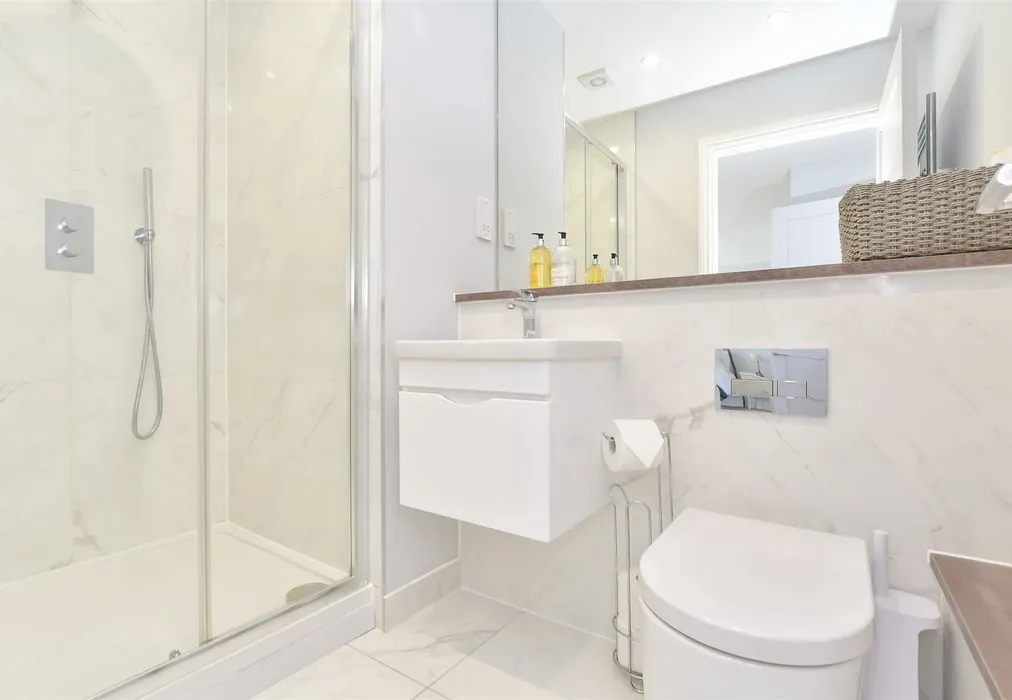 En-Suite Shower Room - Cannongate Road, Hythe, Kent - Wards of Kent