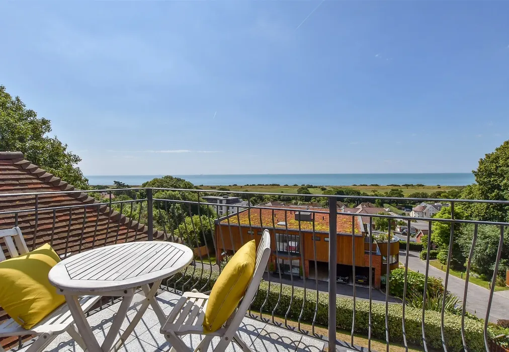 Balcony - Cannongate Road, Hythe, Kent - Wards of Kent
