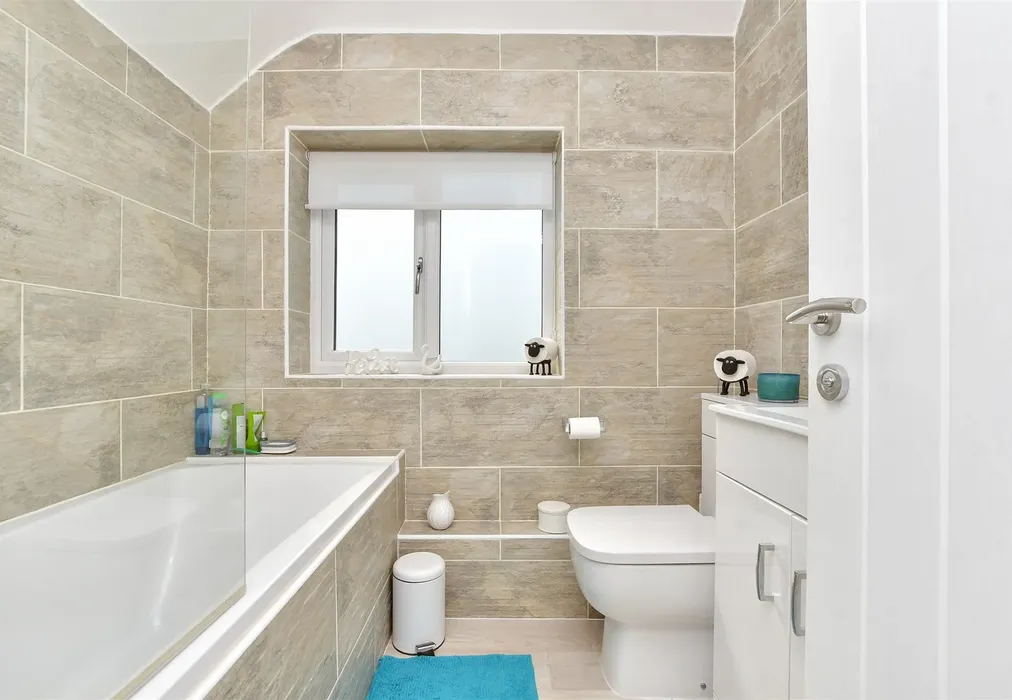 Bathroom - Down Barton Road, St Nicholas At Wade, Birchington, Kent - Wards of Kent