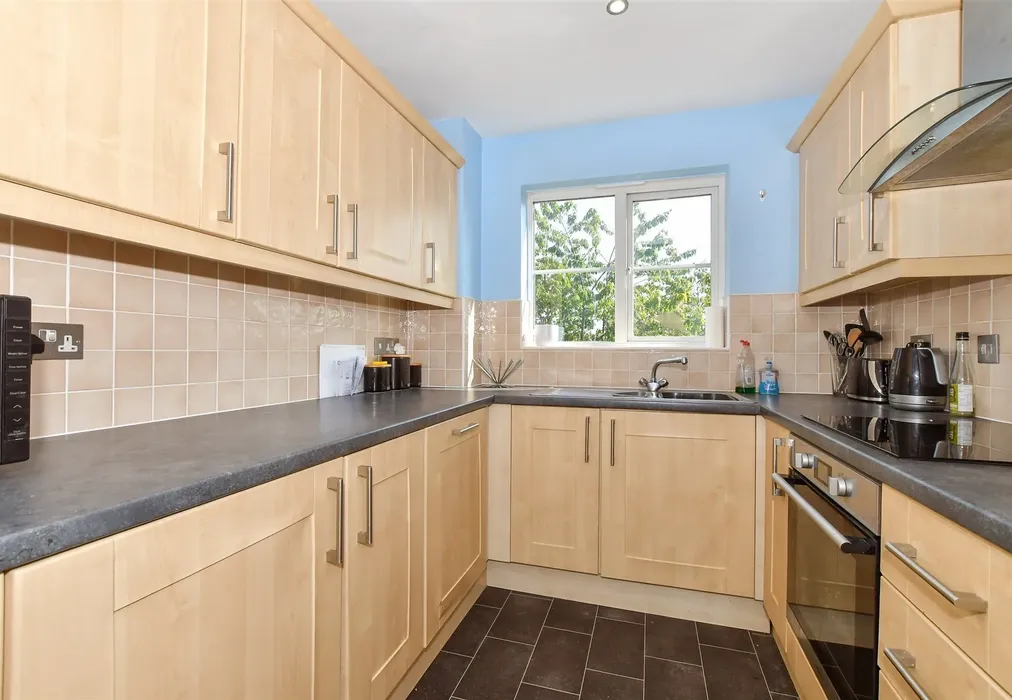 Kitchen - Whyte Close, Whitfield, Dover, Kent - Wards of Kent