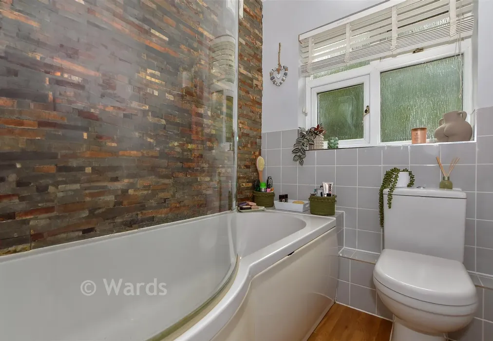 Bathroom - Park Road, Leybourne, West Malling, Kent - Wards of Kent