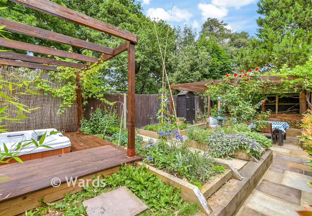 Rear Garden - Park Road, Leybourne, West Malling, Kent - Wards of Kent