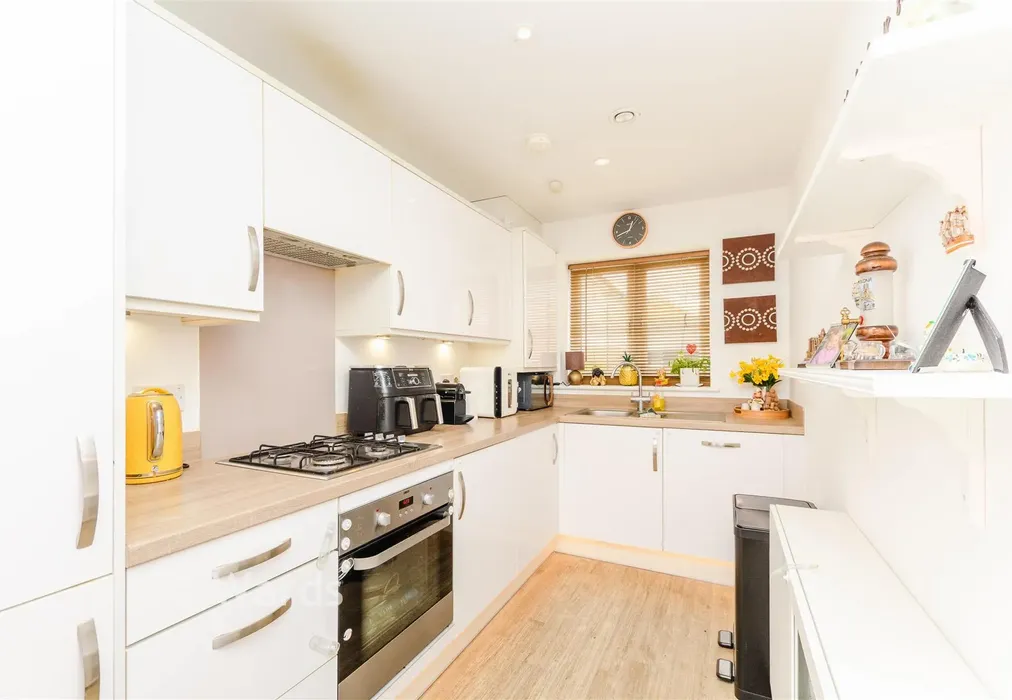 Kitchen - Barchamber Way, Gravesend, Kent - Wards of Kent
