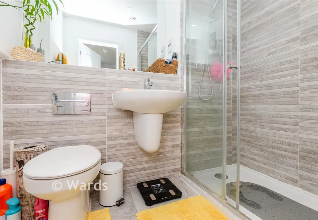 En-Suite Shower Room - Barchamber Way, Gravesend, Kent - Wards of Kent