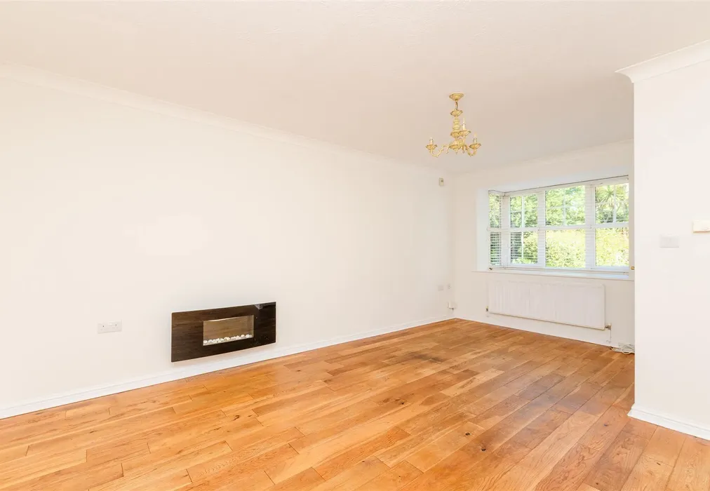 Lounge - Leigh Road, Rochester, Kent - Wards of Kent