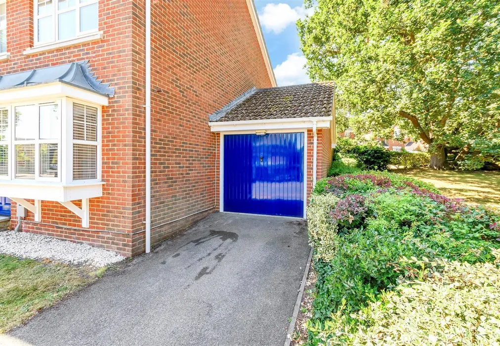 Garage - Leigh Road, Rochester, Kent - Wards of Kent