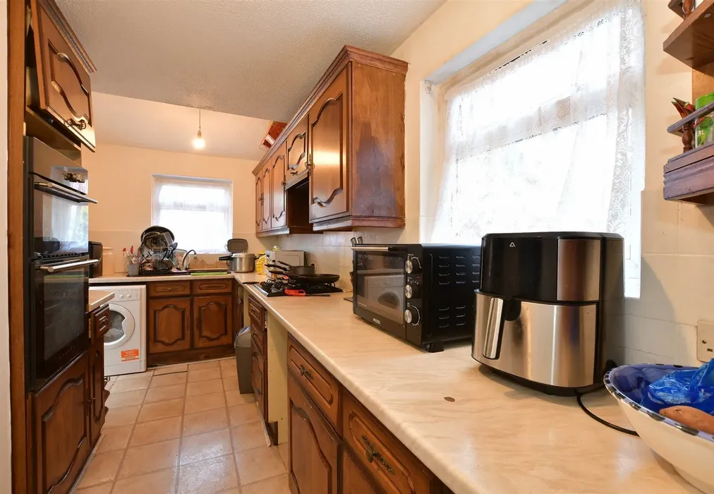 Kitchen - Ampers End, Basildon, Essex - Wards of Kent