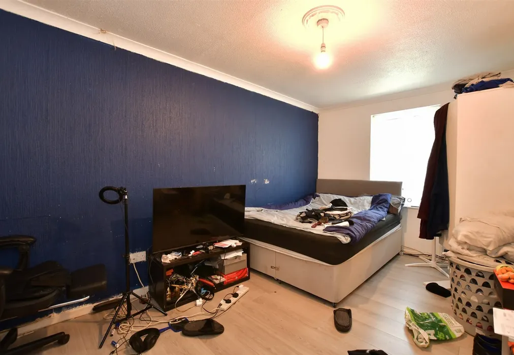 Bedroom 1 - Ampers End, Basildon, Essex - Wards of Kent
