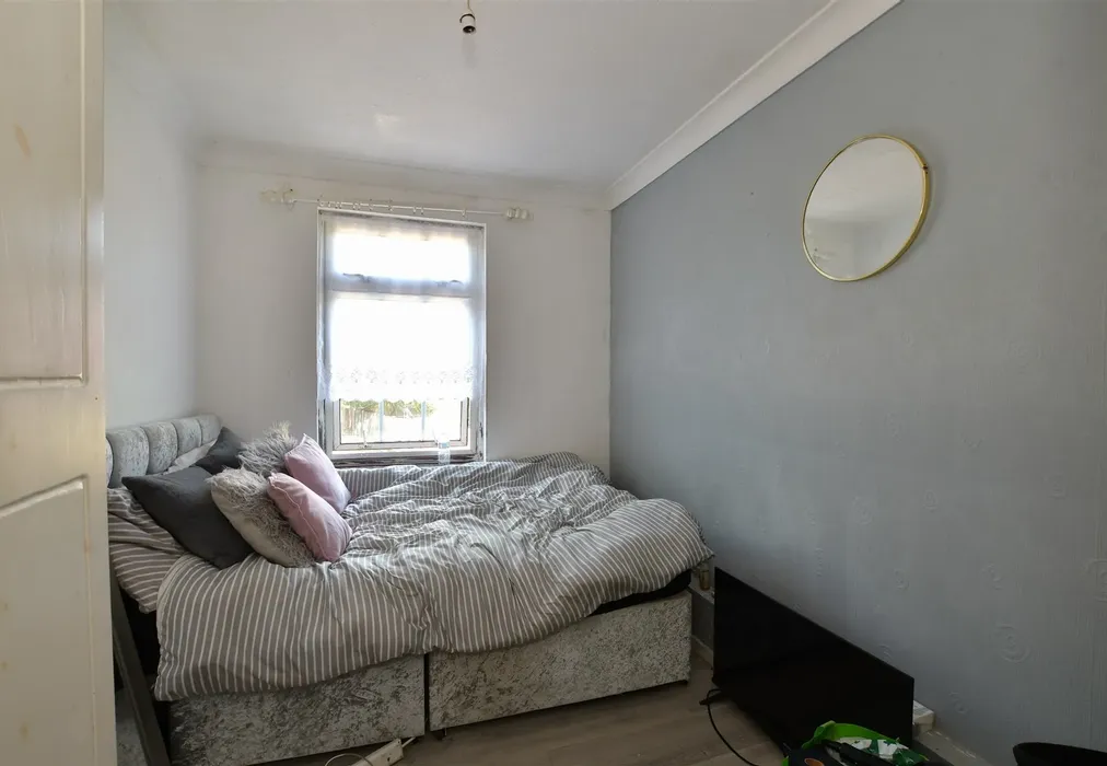 Bedroom 3 - Ampers End, Basildon, Essex - Wards of Kent