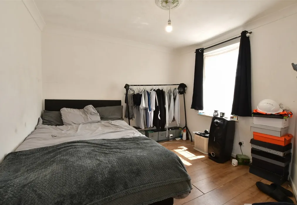 Bedroom 2 - Ampers End, Basildon, Essex - Wards of Kent