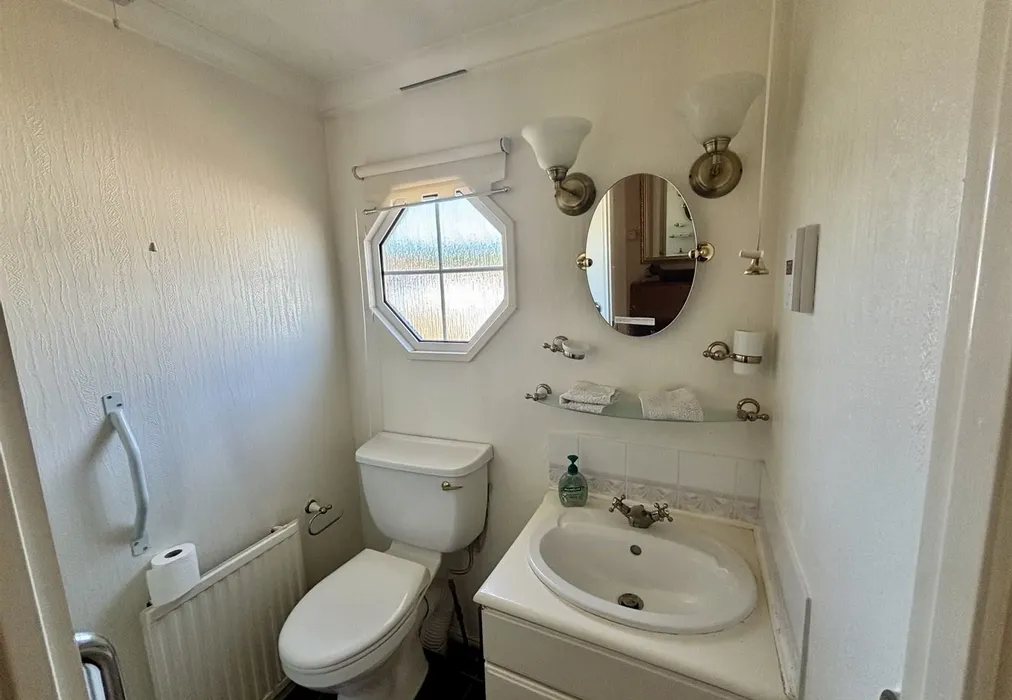 Shower Room - London Road, West Kingsdown, Kent - Wards of Kent
