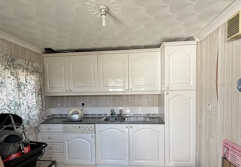 Utility/Outhouse - London Road, West Kingsdown, Kent - Wards of Kent