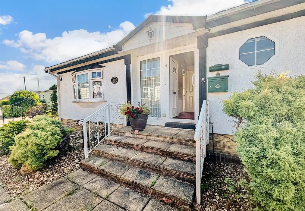 Front - London Road, West Kingsdown, Kent - Wards of Kent