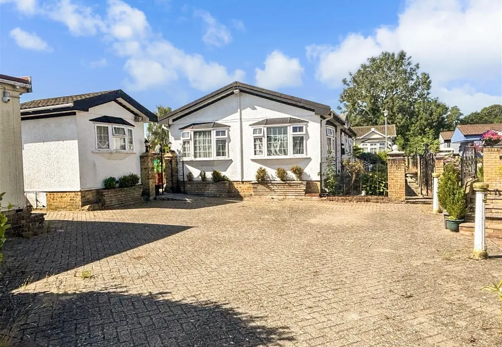 Front - London Road, West Kingsdown, Kent - Wards of Kent