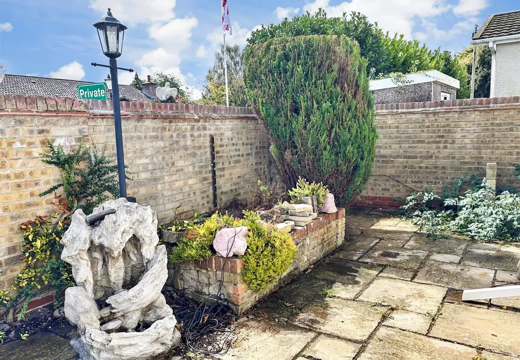 Garden - London Road, West Kingsdown, Kent - Wards of Kent