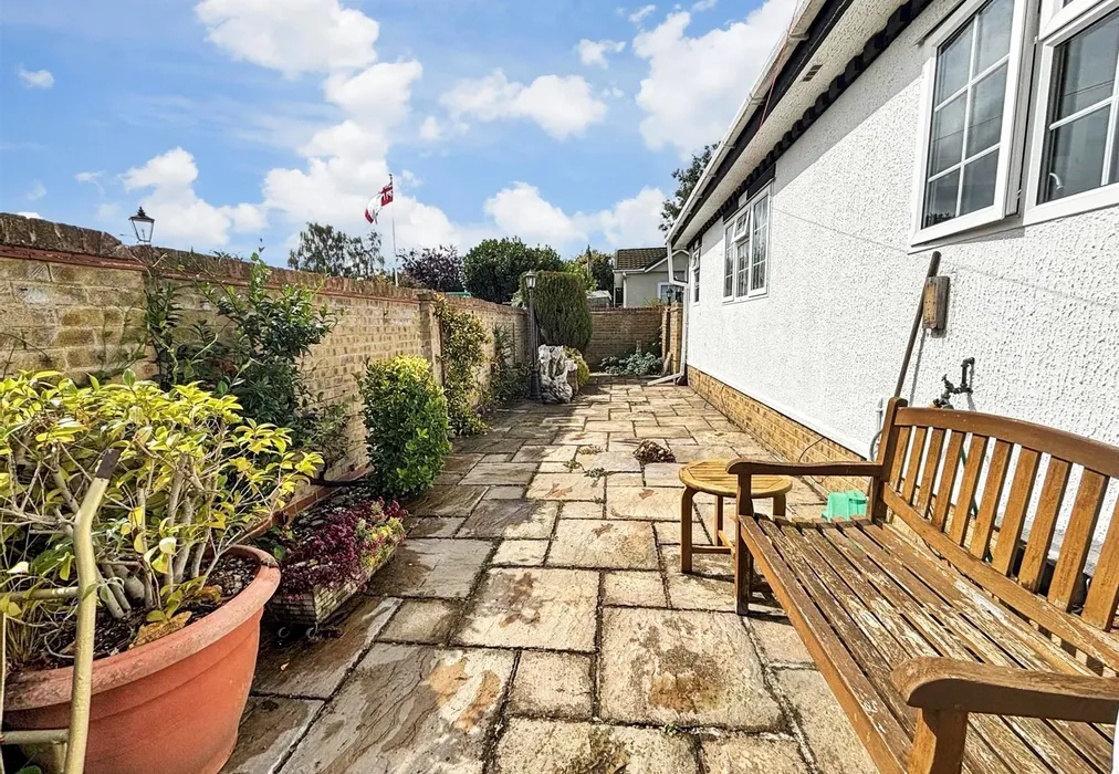 Garden - London Road, West Kingsdown, Kent - Wards of Kent
