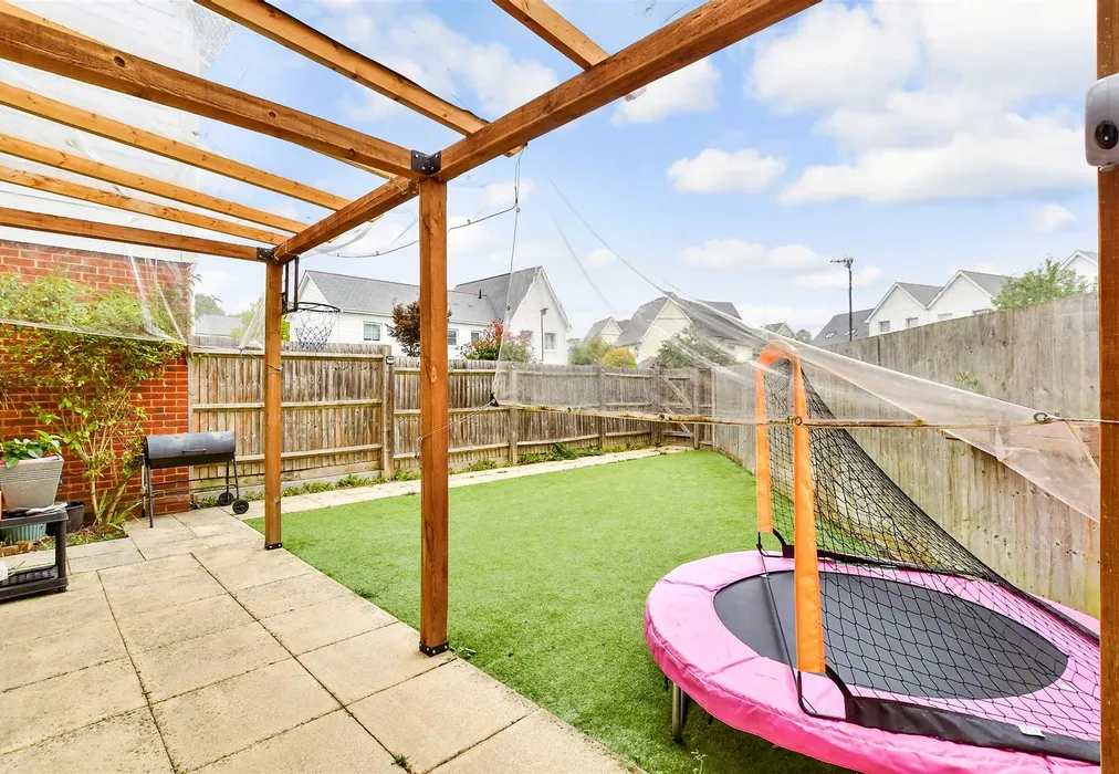 Rear Garden - Hambrook Road, Holborough Lakes, Snodland, Kent - Wards of Kent
