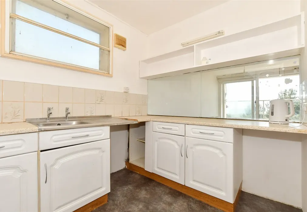 Kitchen - The Leas, Folkestone, Kent - Wards of Kent