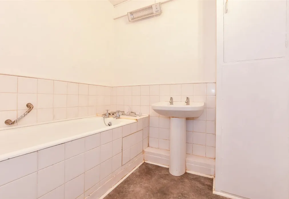 Bathroom - The Leas, Folkestone, Kent - Wards of Kent