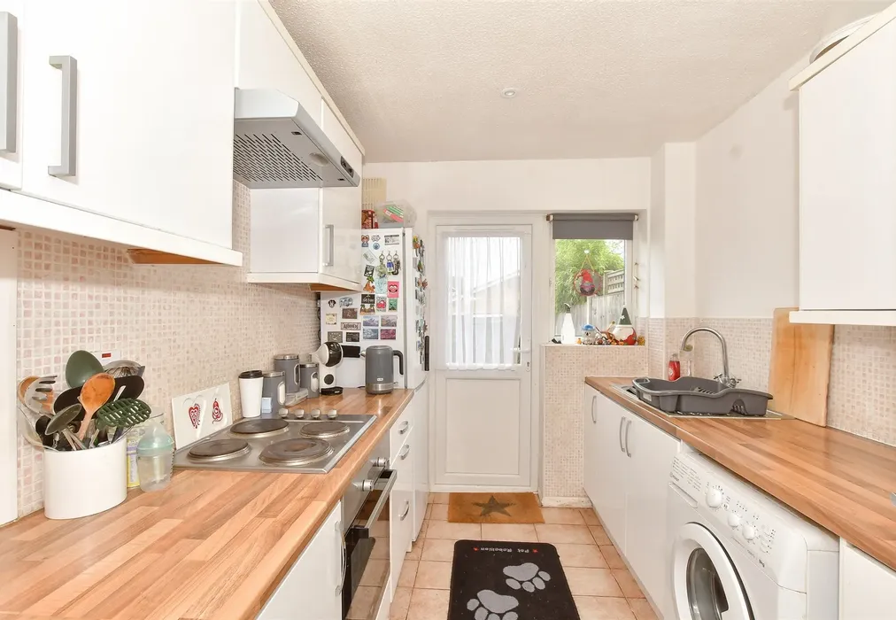 Kitchen - Highgate Road, Whitstable, Kent - Wards of Kent