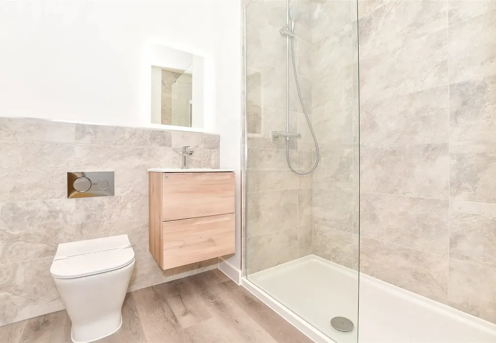 En-Suite - Maude Close, The Maude, New Romney, Kent - Wards of Kent