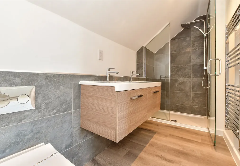 En-Suite - Maude Close, The Maude, New Romney, Kent - Wards of Kent
