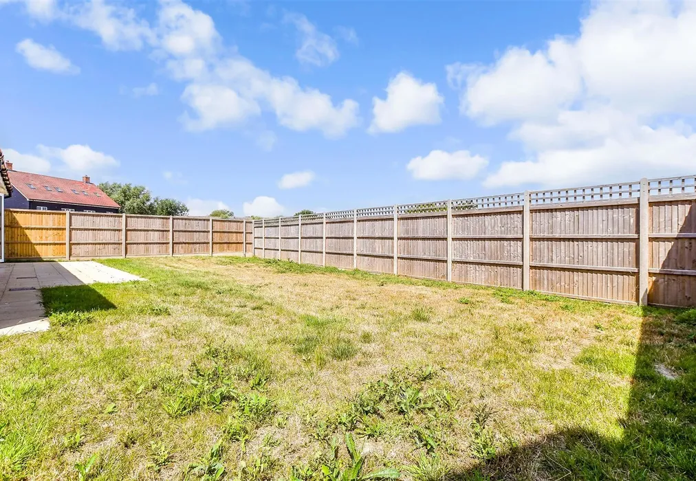 Rear Garden - Maude Close, The Maude, New Romney, Kent - Wards of Kent