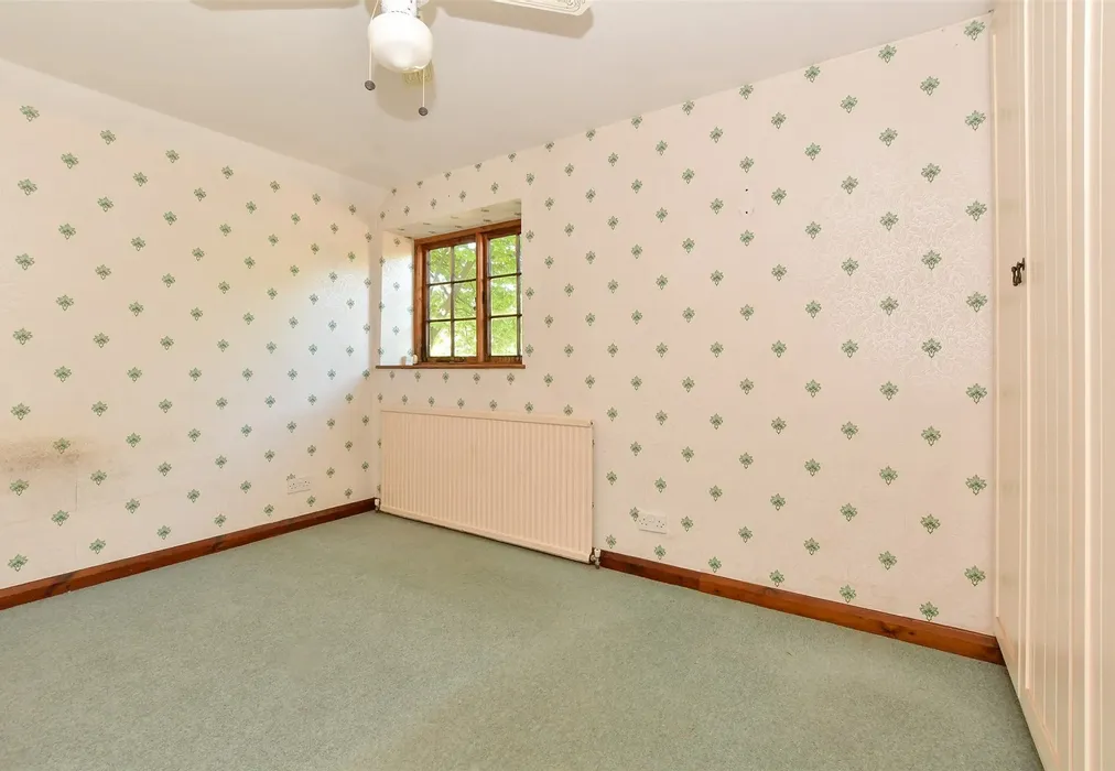 Bedroom 1 - Marden Road, Staplehurst, Tonbridge, Kent - Wards of Kent