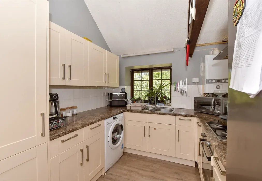Kitchen - Marden Road, Staplehurst, Tonbridge, Kent - Wards of Kent