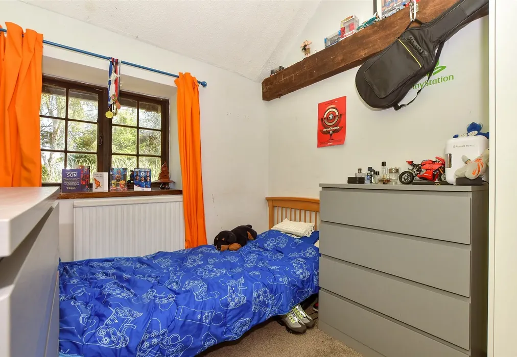 Bedroom 5 - Marden Road, Staplehurst, Tonbridge, Kent - Wards of Kent