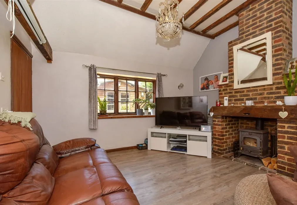Sitting Room - Marden Road, Staplehurst, Tonbridge, Kent - Wards of Kent