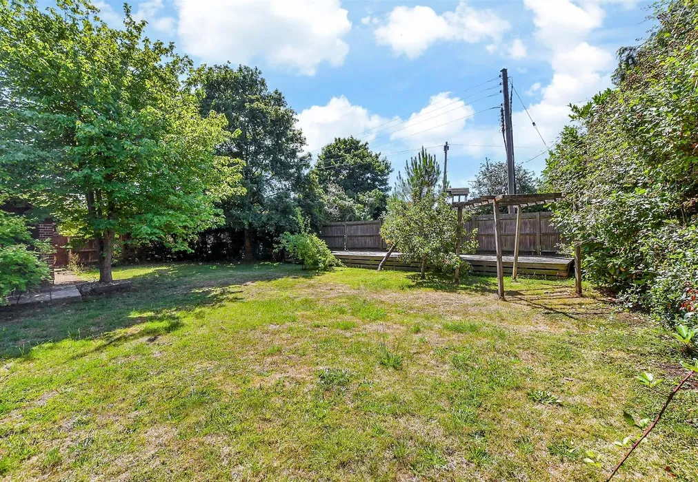 Side Garden - Marden Road, Staplehurst, Tonbridge, Kent - Wards of Kent
