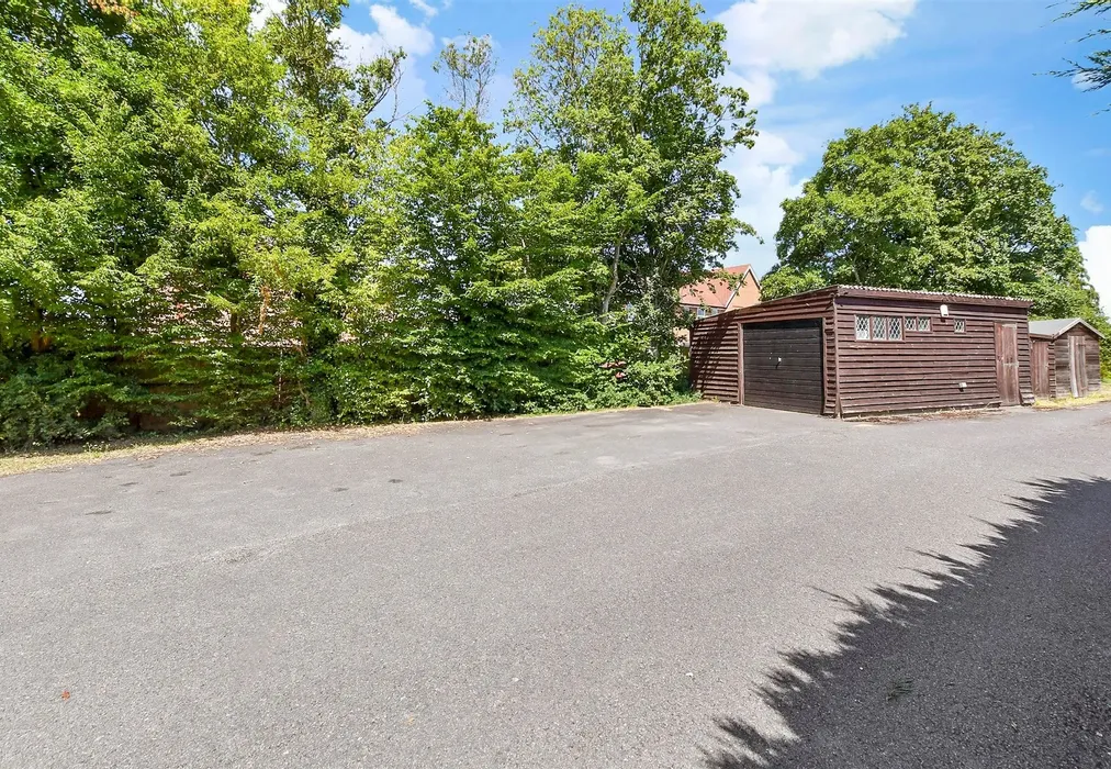 Driveway/Parking - Marden Road, Staplehurst, Tonbridge, Kent - Wards of Kent