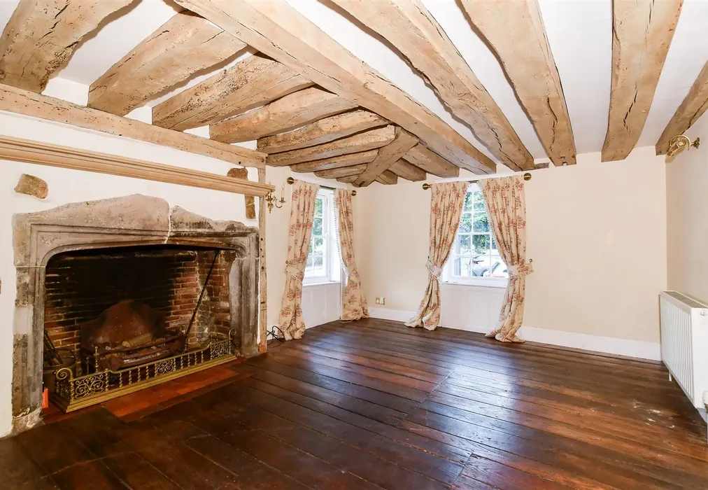 Lounge - The Square, Lenham, Maidstone, Kent - Wards of Kent