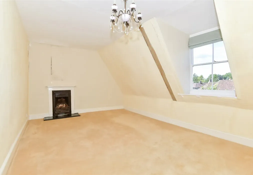 Bedroom 2 - The Square, Lenham, Maidstone, Kent - Wards of Kent