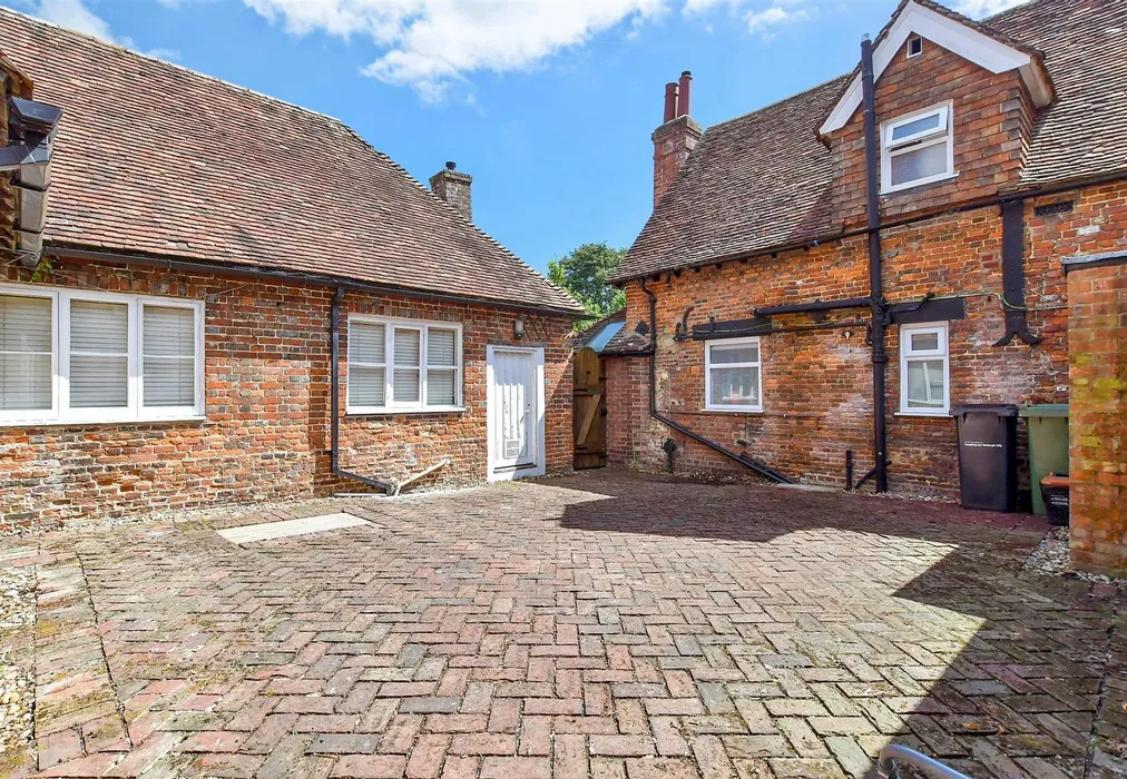 Rear Garden - The Square, Lenham, Maidstone, Kent - Wards of Kent