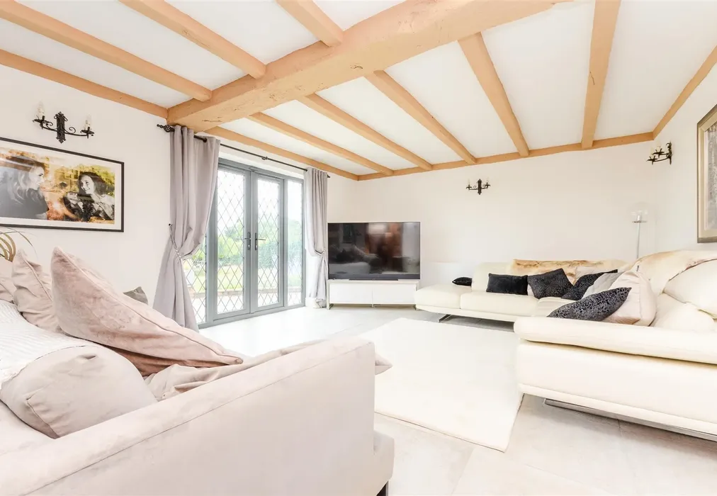 Lounge - Priestwood Road, Meopham, Gravesend, Kent - Wards of Kent