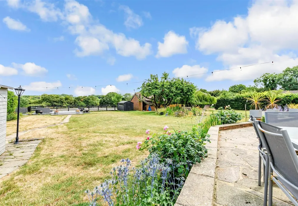 Rear Garden - Priestwood Road, Meopham, Gravesend, Kent - Wards of Kent