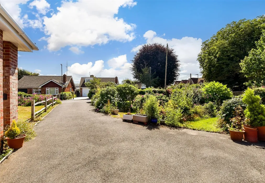 Driveway/Parking - Church Lane, Upper Beeding, Steyning, West Sussex - Wards of Kent