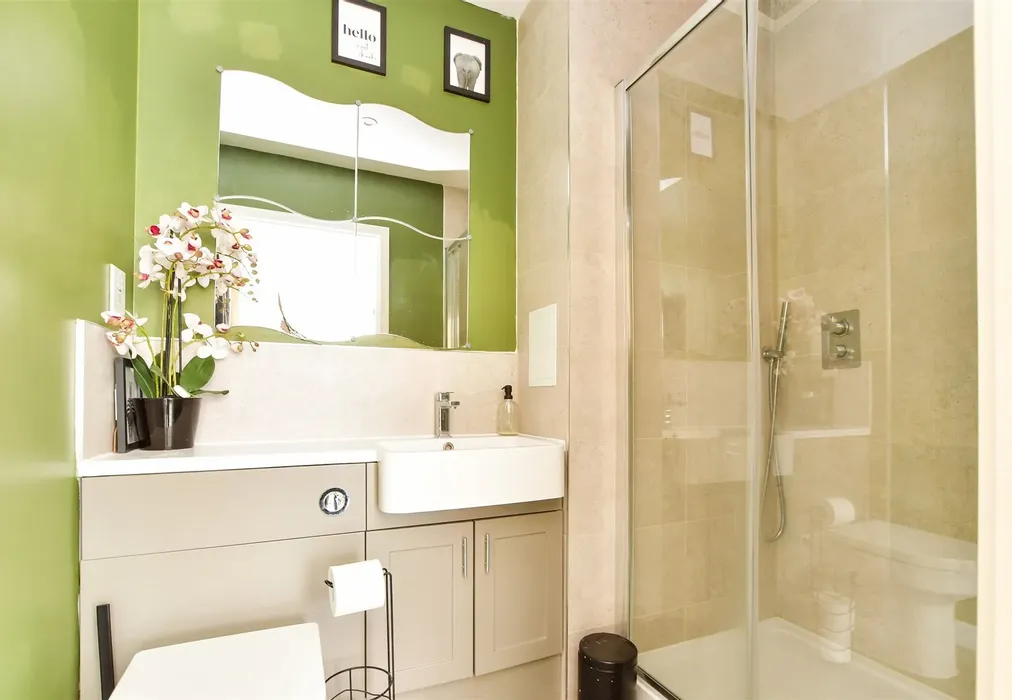 En-Suite Shower Room - Wood Street, East Grinstead, West Sussex - Wards of Kent