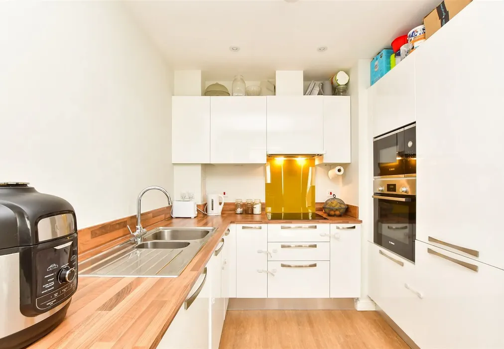 Kitchen - Wood Street, East Grinstead, West Sussex - Wards of Kent