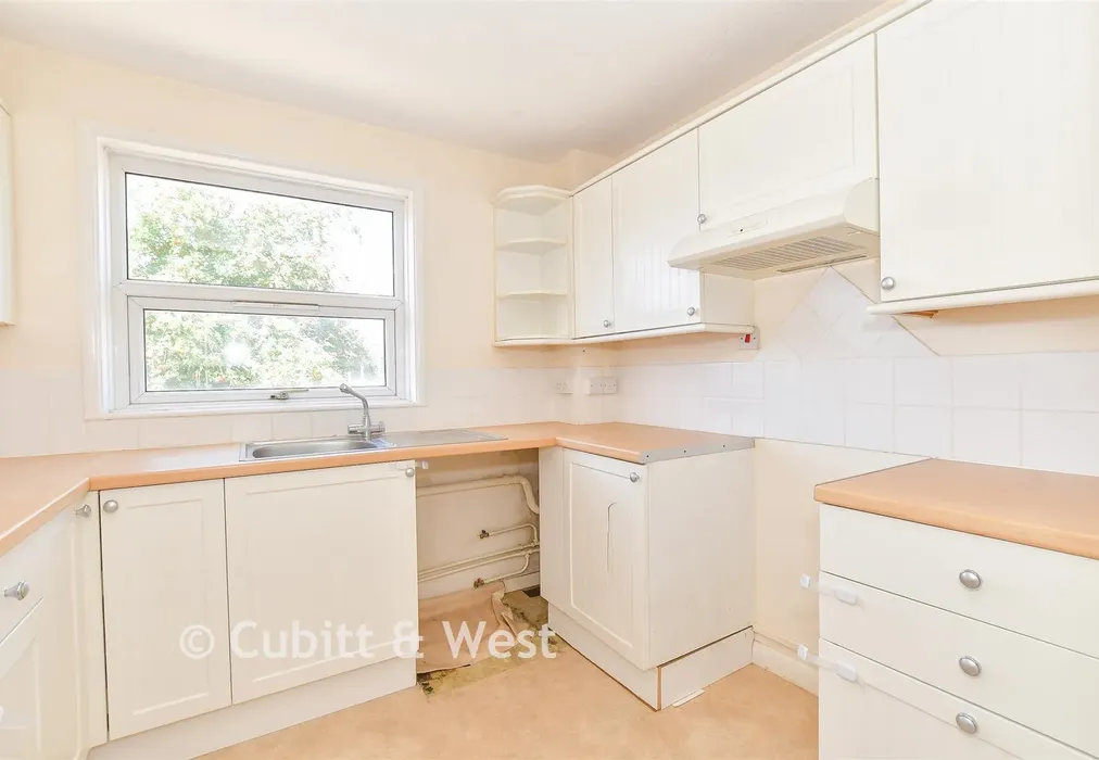 Kitchen - Charles Avenue, Chichester, West Sussex - Wards of Kent