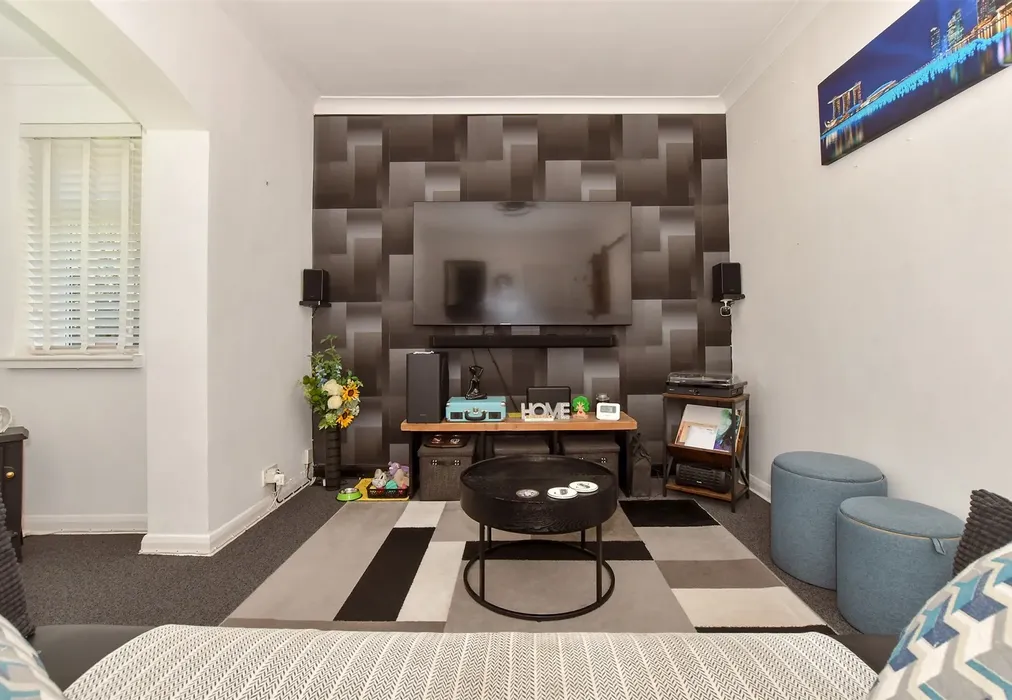 Lounge - Coleman Crescent, Ramsgate, Kent - Wards of Kent